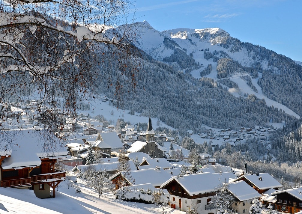 Stone & Living offers you its latest new development opportunity, the Art'Mony residence, in the charming village of Châtel.