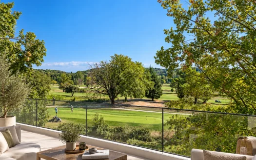 Appartement 4 pièces duplex avec terrasse et vue golf