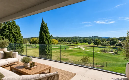 Appartement 4 pièces duplex avec terrasse et vue golf