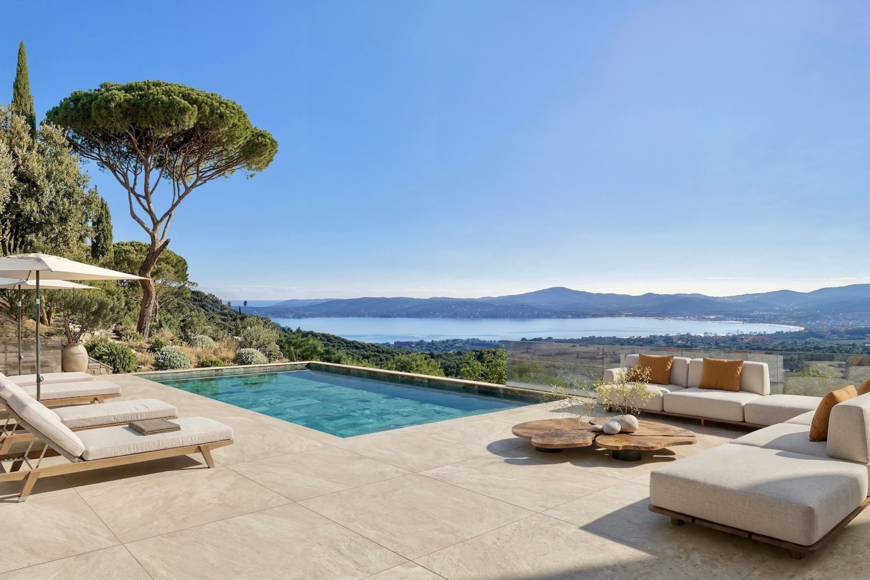 villa2_la-ponche-les-villas-de-beauvallon-grimaud-piscine-vue-golfe-de-saint-tropez